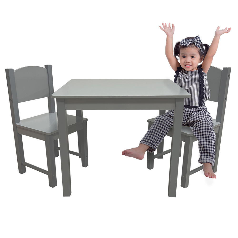 Kindertafel met 2 stoeltjes